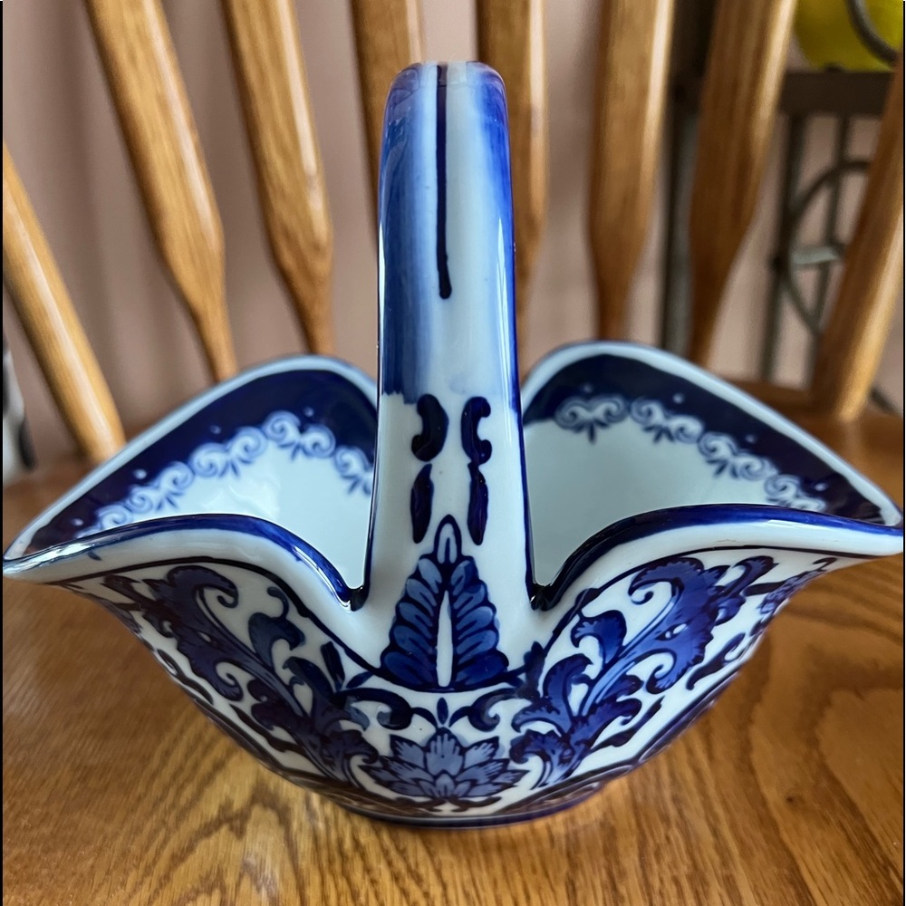 NEW - PORCELAIN MANDARIN BASKET - BRAND NEW -